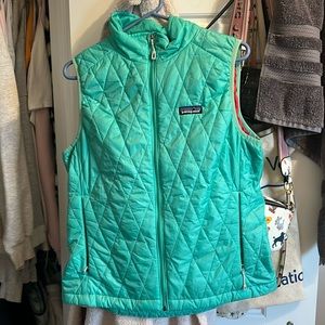 Women’s teal Patagonia vest size medium